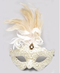 Венецианская маска Colombina, белая Венецианская маска Colombina, белаяМаски<br>Венецианская маска Colombina, белая, перья, папье-маше, ткань, стразы (Италия)<br>