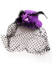 Фиолетовая мини-шляпка с вуалью