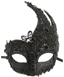 Ассиметричная маска украшенная кружевом, черная