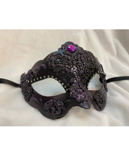 Венецианская маска c напылением, фиолетовая, папье-маше, стразы, кружево (Италия)