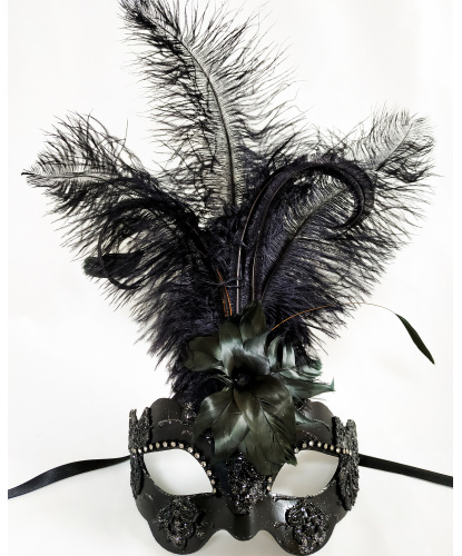 Венецианская маска черного цвета с перьями, перья, папье-маше, стразы, блестки, кружево (Италия)