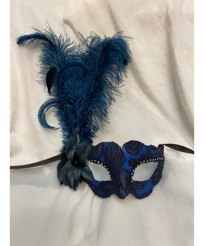 Венецианская синяя маска с перьями, перья, папье-маше, ткань, стразы (Италия)