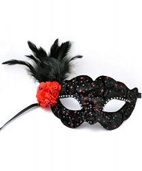 Венецианская маска с красным цветком