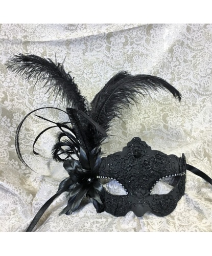 Карнавальная маска Macrame c перьями, перья, папье-маше, стразы, блестки, кружево (Италия)