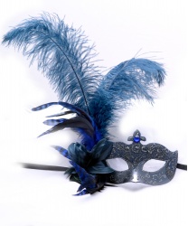 

Серо-голубая венецианская маска с перьями