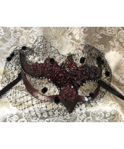 Карнавальная маска volpina с вуалью, бордовая, папье-маше, стразы, блестки, кружево, сетка (Италия)