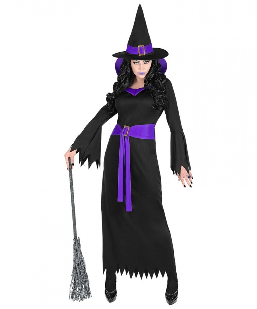 Девушка в костюме ведьмы