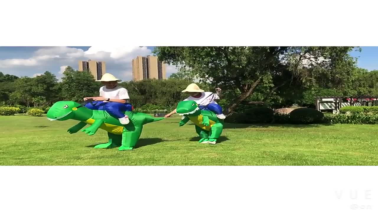 Детский надувной костюм "Верхом на Динозавре"